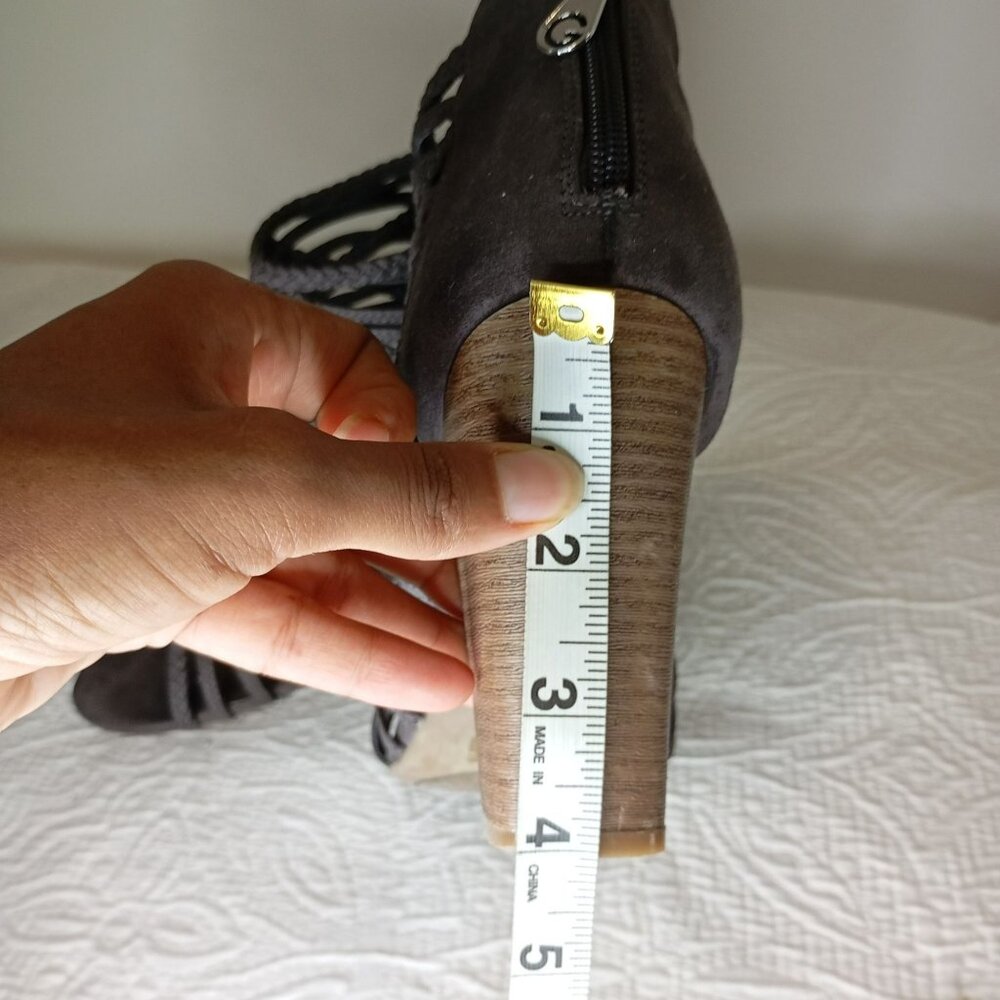 By Gues Heeled Size 8.5 Grey Strappy Open Toe  With Back Zippers & Stacked Heels - Picture 4 of 11